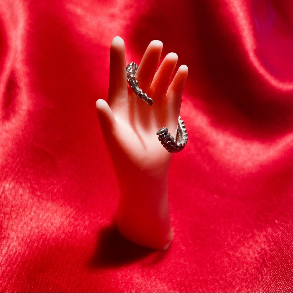 VERAMEAT ☠️ SPINE RING